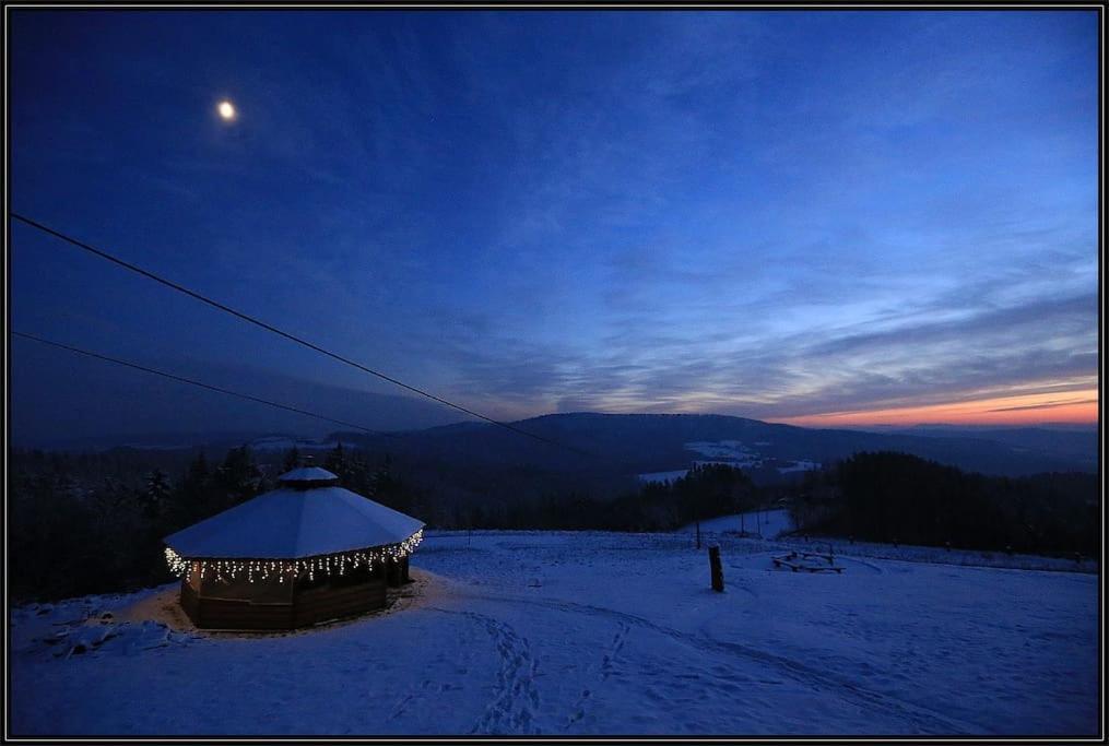Swiety Spokoj Palesnica Bagian luar foto