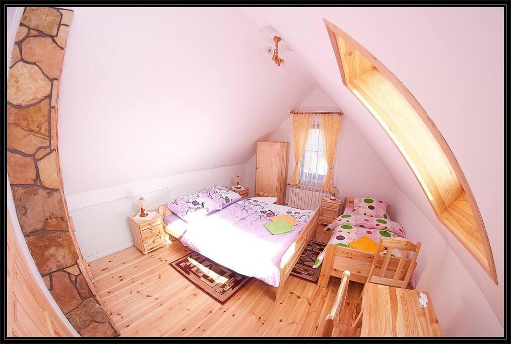 Swiety Spokoj Palesnica Bagian luar foto